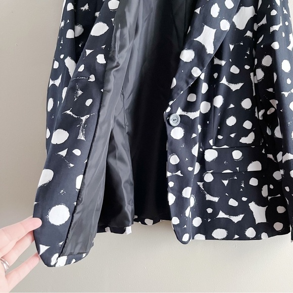 Sandro Printed Blazer Jacket in Black & White Abstract Dot Pattern, Size 2X - Picture 7 of 8